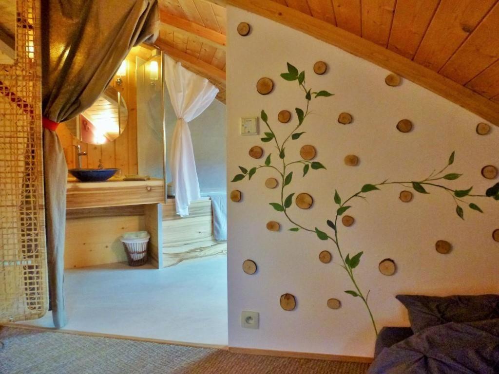 Au-Dela Des Nuages, Maison D'Hotes Insolite & Spa Aubessagne Eksteriør billede