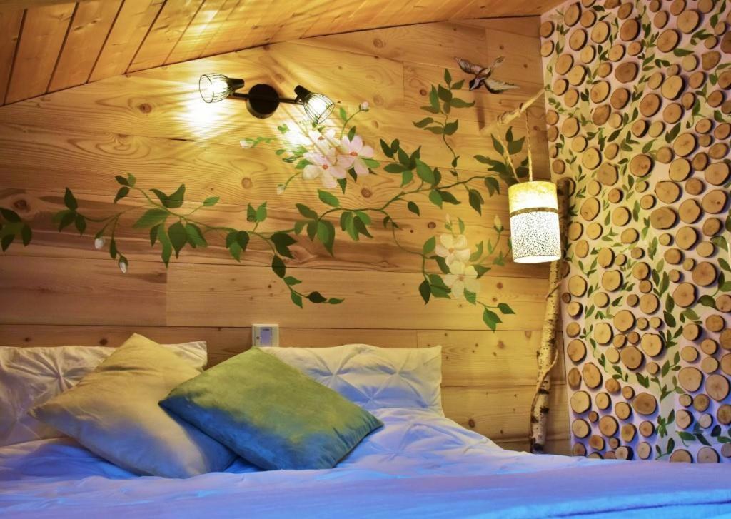 Au-Dela Des Nuages, Maison D'Hotes Insolite & Spa Aubessagne Eksteriør billede