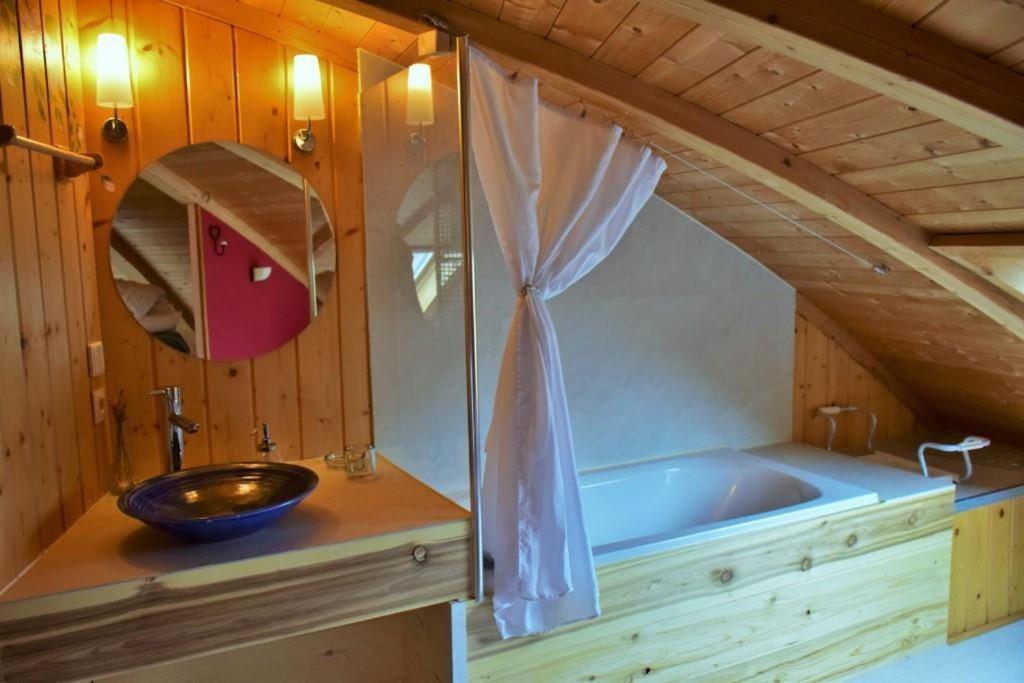 Au-Dela Des Nuages, Maison D'Hotes Insolite & Spa Aubessagne Eksteriør billede